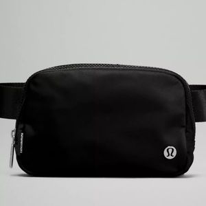 NWT lululemon Everywhere Belt Bag